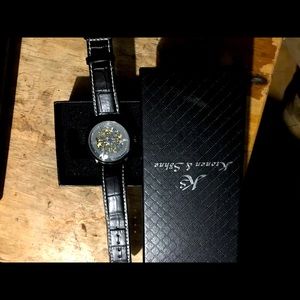 Perfect condition with box beautiful watch